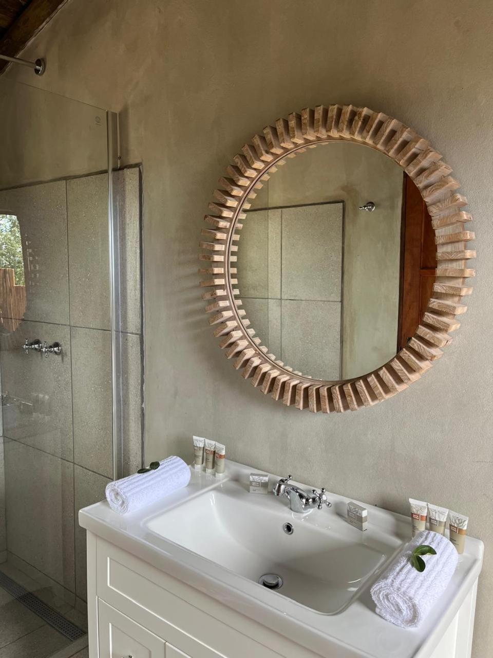 Langa Langa Safari Camp Villa Huntingdon Bagian luar foto